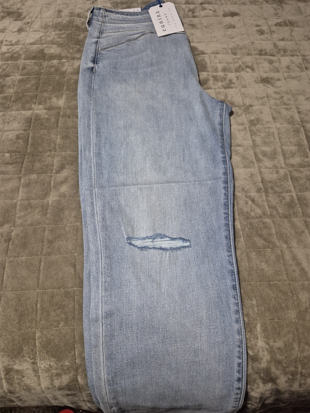 eunina Light Blue Cropped High-Rise Jeans with Frayed Hem - Picture 2 of 6